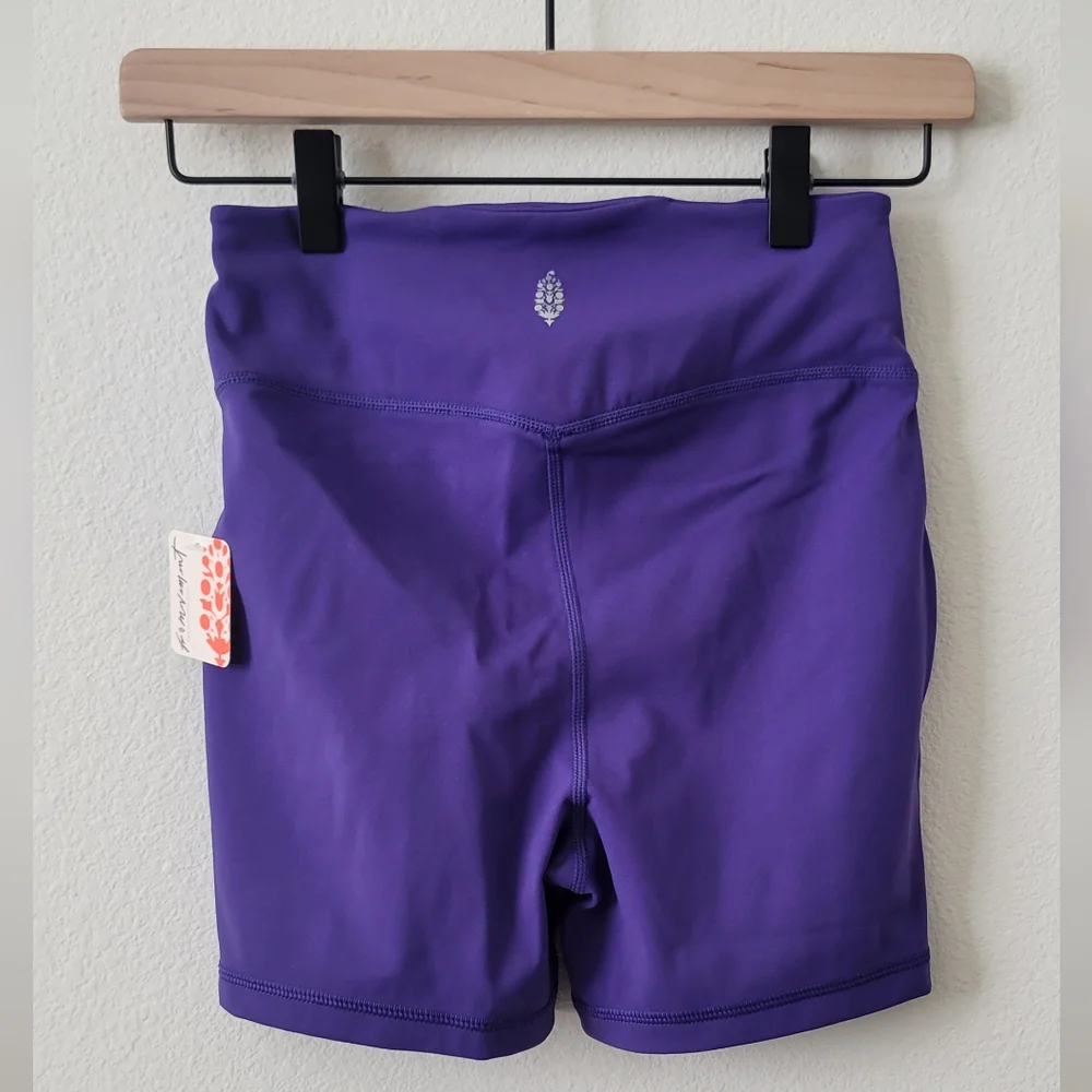 Free People Movement Wave Rider Twist Front High Rise Bike Short - Picture 2 of 5